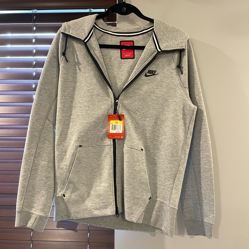 Nike Men's Light Gray Zip-Up Tech Fleece